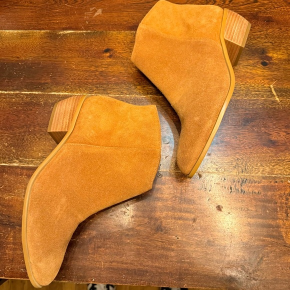 New! ABLE Chelsea Boot Almond Suede 8 - Picture 9 of 11